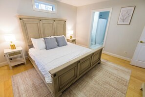 5 bedrooms, desk, iron/ironing board, travel cot