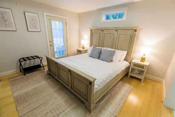 5 bedrooms, desk, iron/ironing board, travel cot