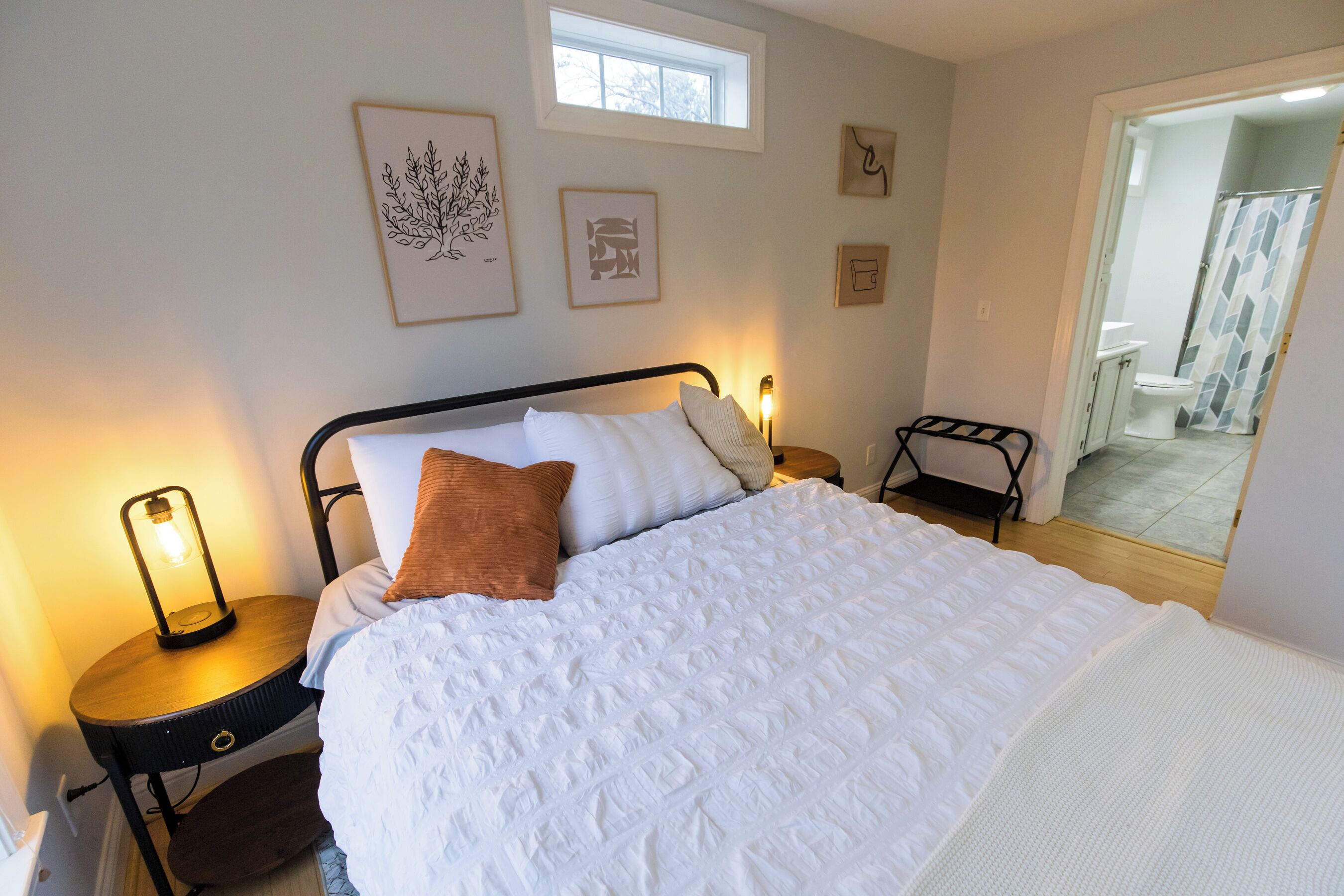 5 Schlafzimmer, Schreibtisch, Bügeleisen/Bügelbrett, Reisekinderbett
