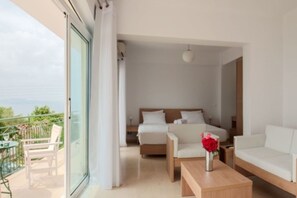 TV - Superior Apartment with Sea View (Unit A) (Lassi)
