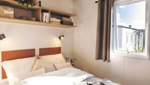 Room - ZEcamping familial espace aquatique mobil-home TV clim 30m2 7 pers (Saint-Hilaire-de-Riez)