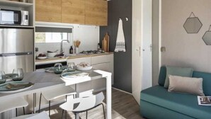 Interior - ZEcamping espace aquatique club enfant locatif TV clim 6 pers (Olonne-sur-Mer)