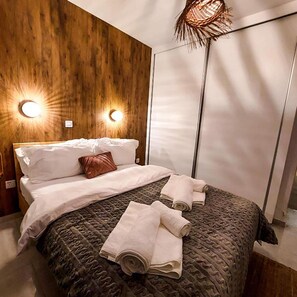 1 bedroom, in-room safe, iron/ironing board, free WiFi