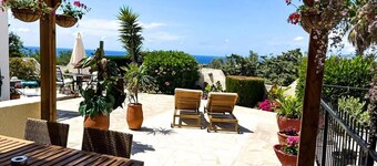 Sea Views Luxury Apartment Communal pool