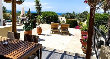 Sea Views Luxury Apartment Communal pool