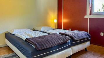 6 bedrooms, individually furnished