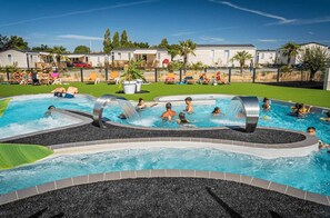 Indoor pool - ZEcamping familial espace aquatique locatif TV LV BBQ 6 pers (Olonne-sur-Mer)