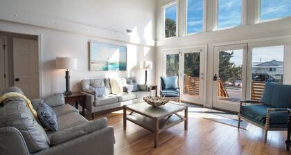 5BR ~ Across from beach ~ The Lazy Palm