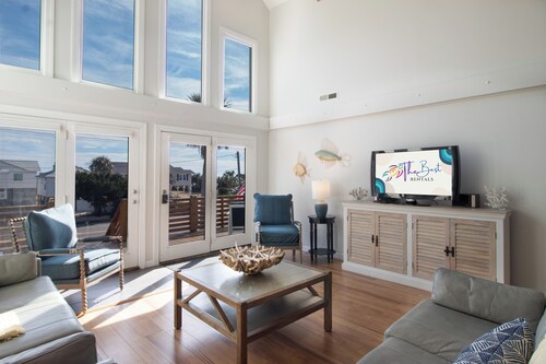 5BR ~ Across from beach ~ The Lazy Palm