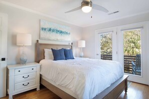 5 bedrooms, iron/ironing board, WiFi, bed sheets - 5BR ~ Across from beach ~ The Lazy Palm (Edisto Island)