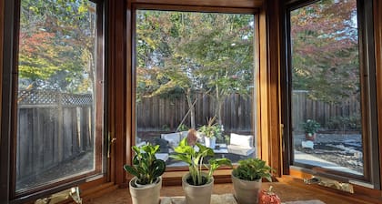 Warm & Welcoming Haven/Pet/Tech hubs/School in Palo Alto