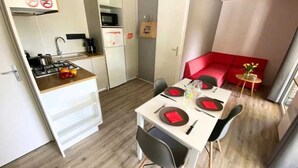 Fridge, stovetop