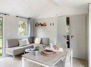 Interior - ZEcamping parc aquatique animations locatif TV 30m2 7 pers (Saint-Jean-de-Monts)