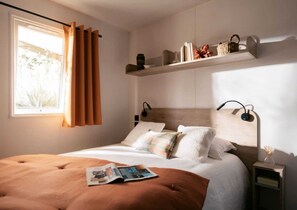 2 bedrooms, WiFi - ZEcamping parc aquatique animations locatif TV 28m2 7 pers (Saint-Jean-de-Monts)