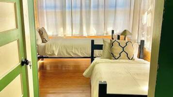 3 Schlafzimmer, Schreibtisch, Bügeleisen/Bügelbrett, kostenloses WLAN