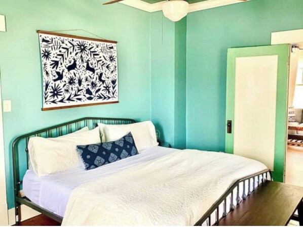 3 bedrooms, desk, iron/ironing board, free WiFi