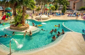 Indoor pool - ZEcamping familial parc aquatique locatif TV clim 4 pers (Argeles-sur-Mer)