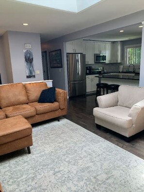 Smart TV, fireplace, stereo