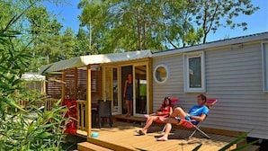 Terrace/patio - ZEcamping animé parc aquatique mobil home TV clim 6 pers (Argeles-sur-Mer)