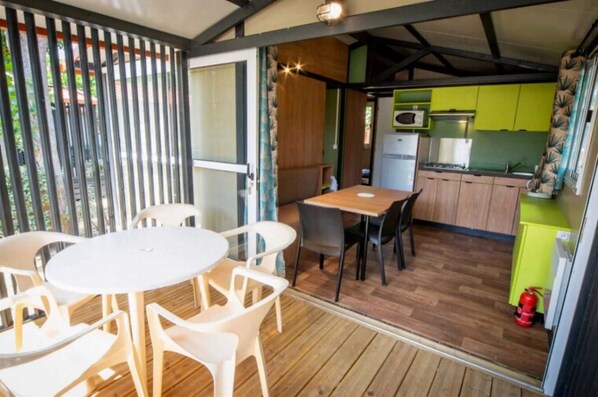 Dining - ZEcamping animé espace aquatique locatif TV 26m2 5 pers (Portiragnes)