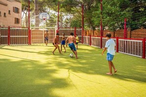 Sports court - ZEcamping animé espace aquatique locatif TV 26m2 5 pers (Portiragnes)