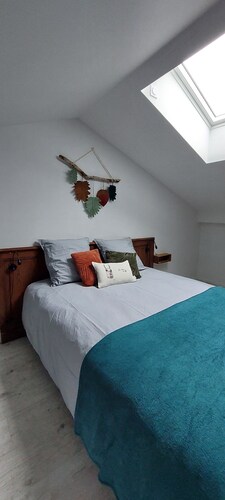 Chambre Chêne en campagne. Petit déjeuner inclus. Elevage de lamas