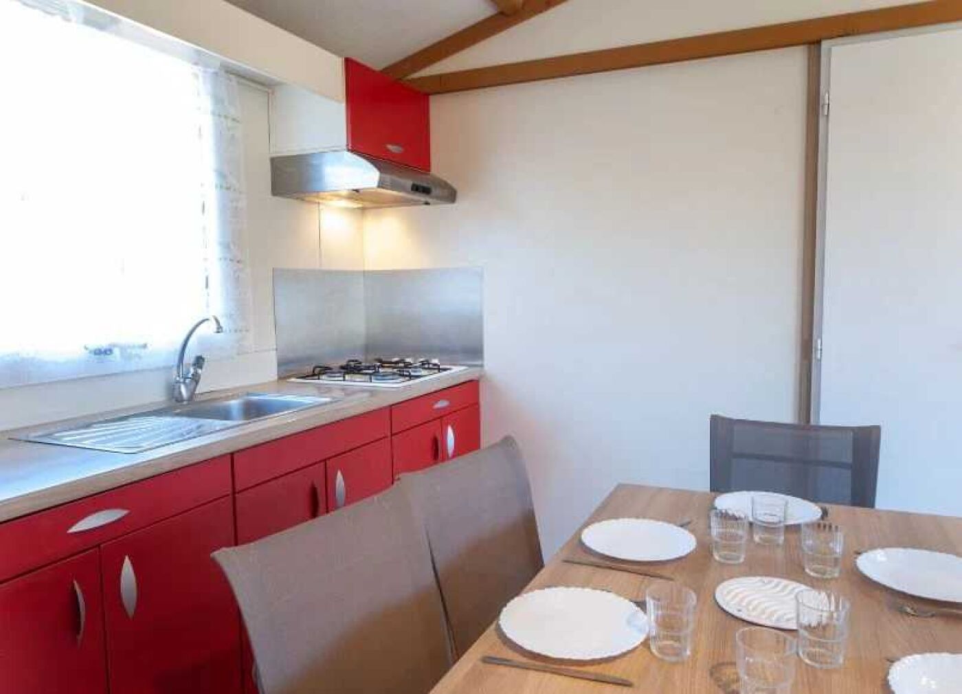 Fridge, microwave, stovetop