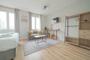 Double Room, City View | Soundproofing, iron/ironing board, free WiFi - Hôtel Trianon Saint Ouen (Saint-Ouen)