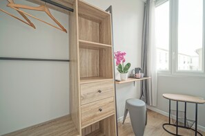 Double Room, City View | Soundproofing, iron/ironing board, free WiFi - Hôtel Trianon Saint Ouen (Saint-Ouen)