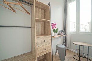 Double Room, City View | Soundproofing, iron/ironing board, free WiFi