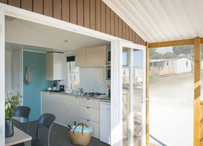 Kühlschrank, Mikrowelle, Herdplatte