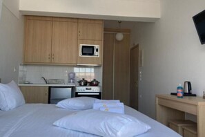 WiFi - Elegant Studio with sea view (Unit J) (Lassi)