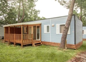 Exterior - ZEcamping 4* parc aquatique animaux acceptés animations locatif TV LV (Ambon)