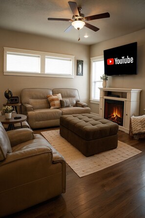 Smart TV, fireplace - Your Home Away From Home! Cozy Meridian Getaway (Meridian)