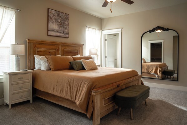 4 bedrooms, desk, iron/ironing board, travel cot