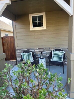Terrace/patio - Modern 4-BR Walk to The Village at Meridian – Sleeps 10- Holiday shopping (Meridian)