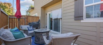 Modern 4-BR Walk to The Village at Meridian – Sleeps 10- Holiday shopping 