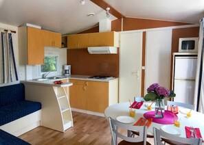 Fridge, microwave, stovetop