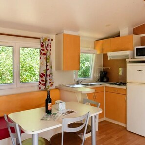 Fridge, microwave, stovetop