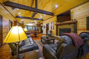 暖炉、テーブルサッカー台