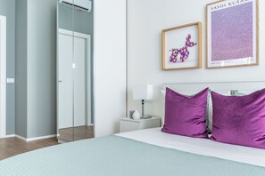Iron/ironing board, free WiFi, bed sheets