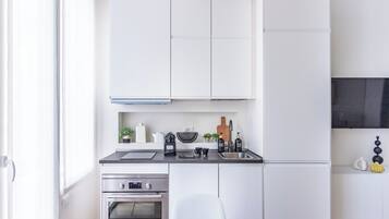 Kühlschrank, Mikrowelle, Ofen, Herdplatte