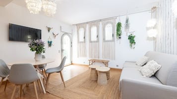Luxury Apartment, Ensuite (Bord De Plage) | Interior