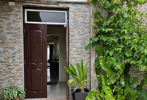 Charming 1-Bedroom Apartment #1 | 5 Minutes to SGU