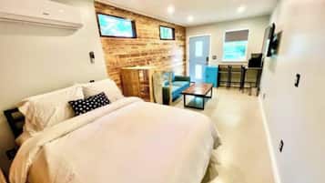 1 soverom, skrivebord, strykejern/-brett og wi-fi (inkludert)