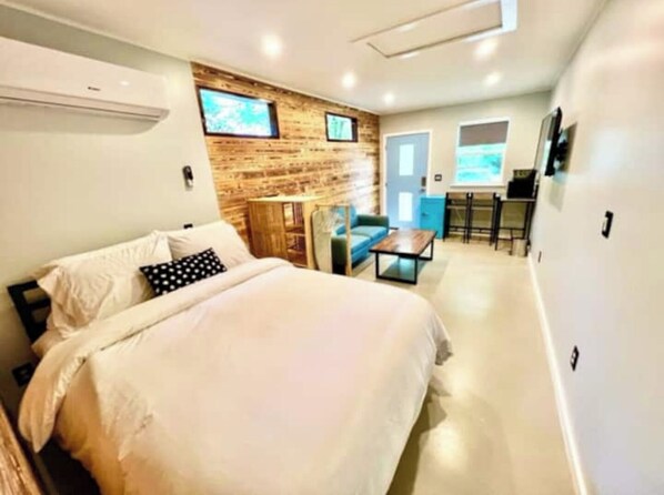 1 bedroom, desk, iron/ironing board, free WiFi