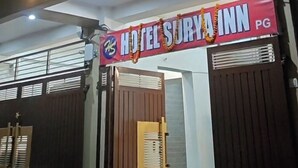 A building with a sign reading "HOTEL SURYA INN PG". - Hotel Surya Inn  (Prayagraj)