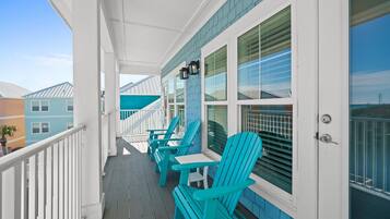 House, 5 Bedrooms, Partial Sea View | Balcony