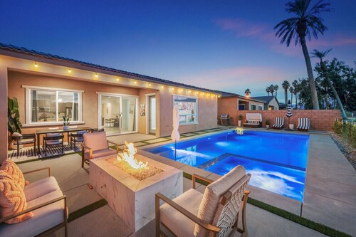 Desert Escape. New Luxury Pool Home! Walk to Coachella!