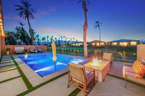 Desert Escape. New Luxury Pool Home! Walk to Coachella!